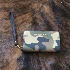 Micheal Kors Camo wallet
